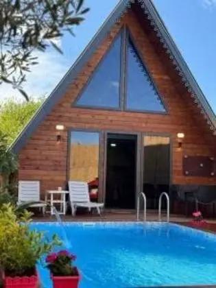 Masukiye Pink House Bungalow