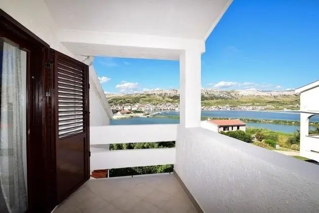 Mate - Free Parking - A4