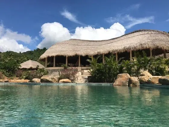 Mathis Lodge, Amed