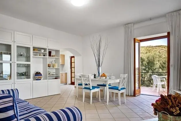 Matisse Cantone - A Well Designed Apartment With a Lovely Spacious Terrace - Oda