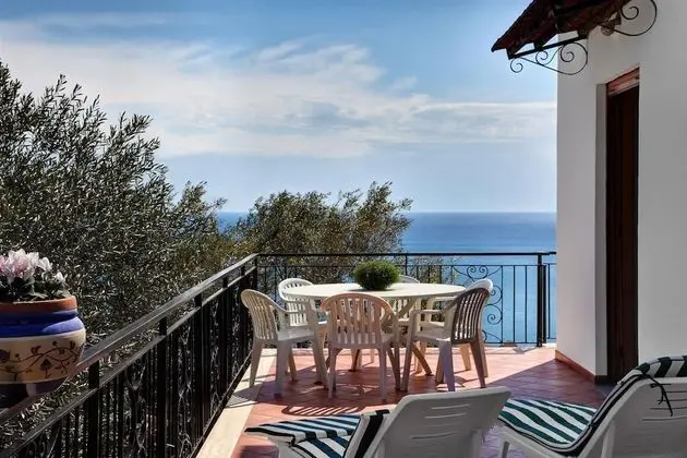 Matisse Cantone - A Well Designed Apartment With a Lovely Spacious Terrace - Oda