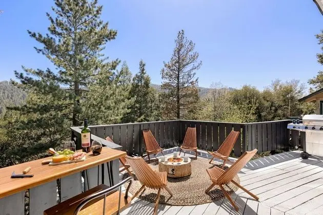 The Matterhorn Manor by Avantstay Harry Potter Inspired A-frame Home w/ Hot Tub & Views
