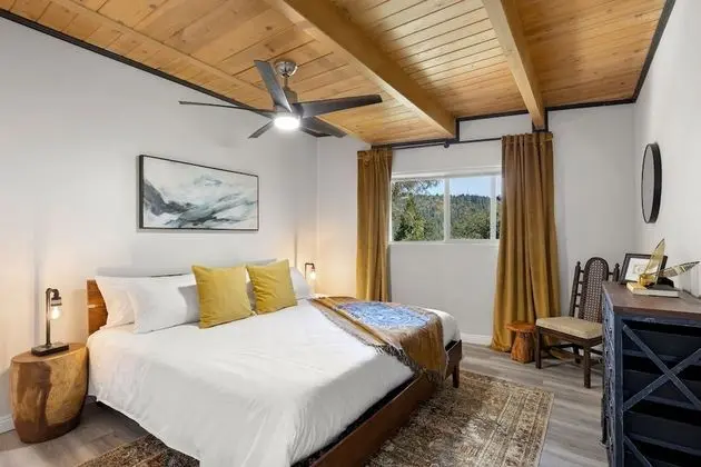 The Matterhorn Manor by Avantstay Harry Potter Inspired A-frame Home w/ Hot Tub & Views - İç Mekan