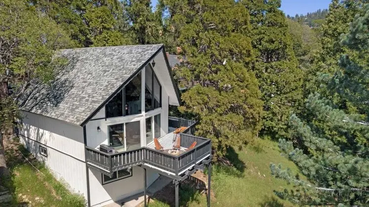 The Matterhorn Manor by Avantstay Harry Potter Inspired A-frame Home w/ Hot Tub & Views - Öne Çıkan Resim