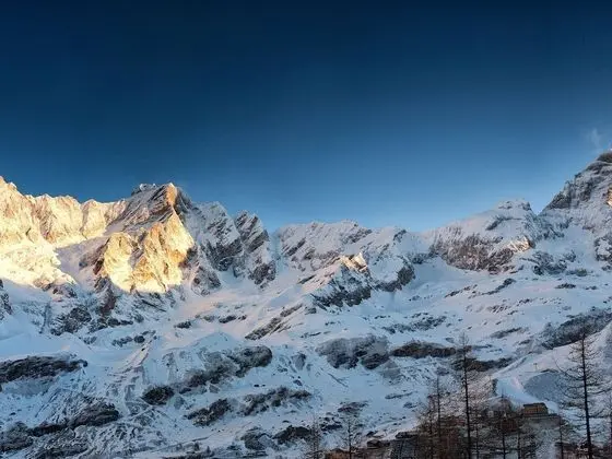 Matterhorn View Apartment in Breuil-Cervinia near Ski Area