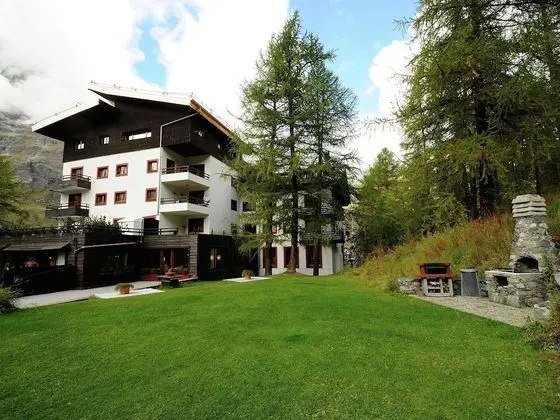 Matterhorn View Apartment in Breuil-Cervinia near Ski Area - Dış Mekan