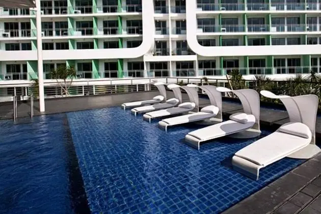 Maui 2 Bedroom Condo at Azure Urban Resort Residences - Havuz