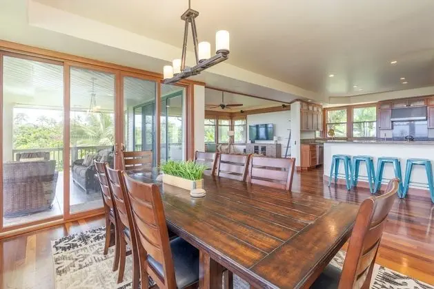 Mauna Pua - A Four Bedroom Vacation Rental Home by Redawning - Mutfak