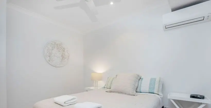 Maureen Waterfront Beach House - Oda