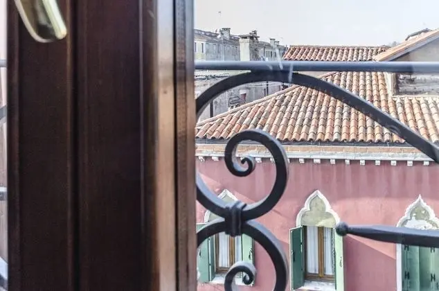 Maurizio House