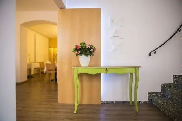 Max Hotel Garni - Lobi