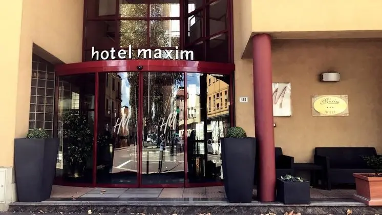 Hotel Maxim - Dış Mekan