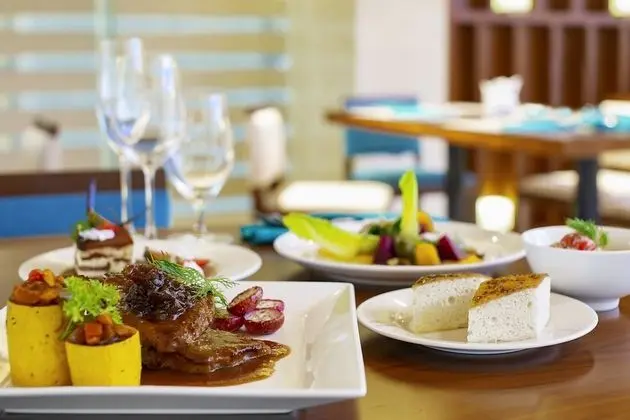 Maximilan DaNang Beach Hotel - Dış Mekan