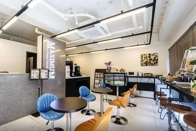 Maximum Hotel