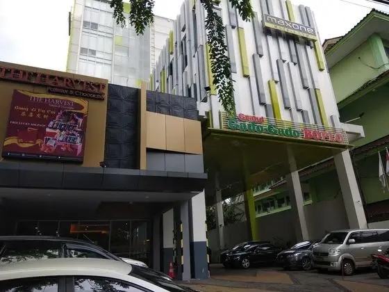 MaxOneHotels.com @ Kramat