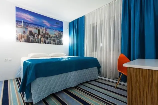 MAXROOMS Global Sky Hotel - Oda