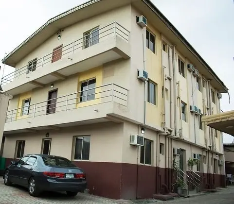 Maxton Suites Magodo