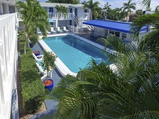 May-Dee Suites - Havuz