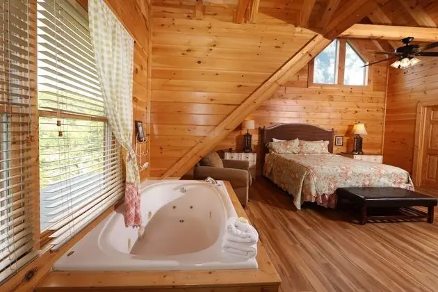 Mayberry - Three Bedroom Cabin - Oda