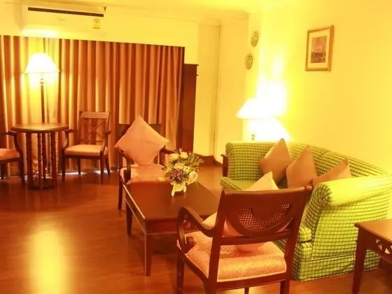 Mayflower Grande Hotel Phitsanulok - Oda Düzeni