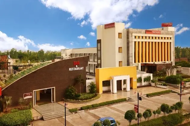 MB Greens Clarks Inn Moradabad - Dış Mekan
