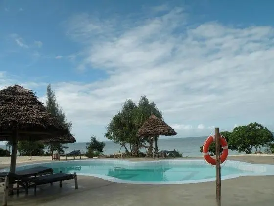 Mbuyuni Beach Village - Havuz