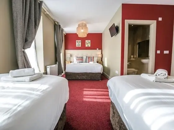 Mc Kevitts Village Hotel - Oda