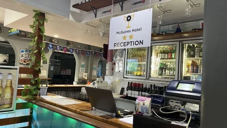 McGuire's CBD Hotel - Lobi