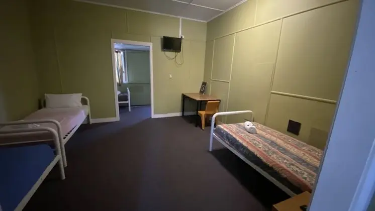 McGuire's CBD Hotel - Oda