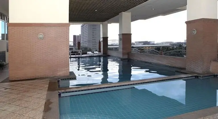 MCH Suites at Le Mirage De Malate - Havuz