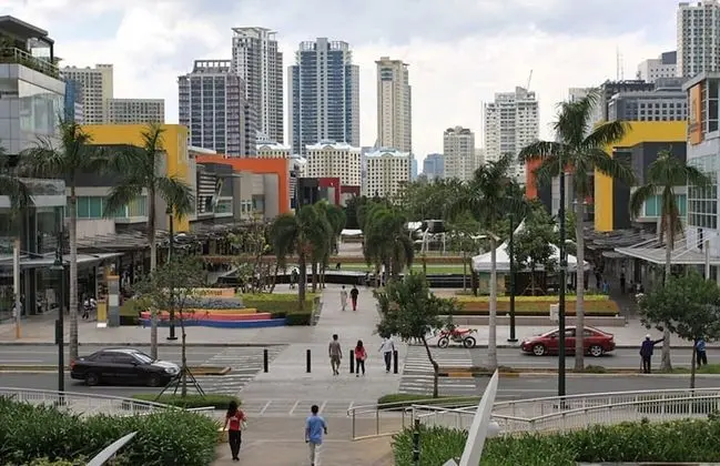McKinley Park Residences near St Lukes - Dış Mekan