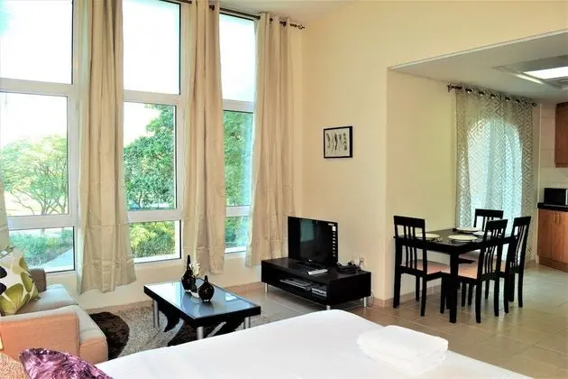 MCLN - Spacious Furnished Studio - Dış Mekan