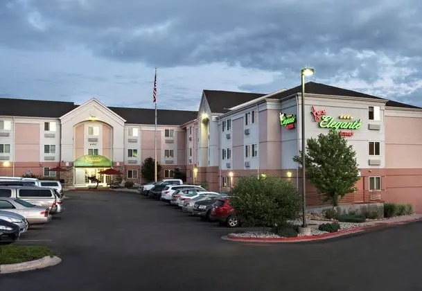 MCM ELEGANTE SUITES