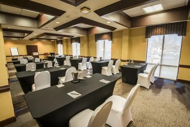 MCM Elegante Hotel & Suites Dallas