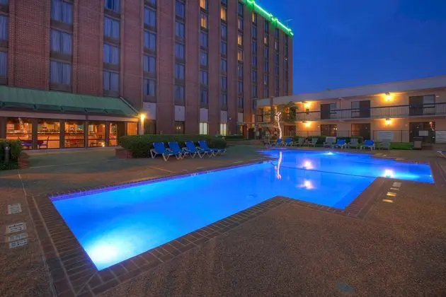 MCM Elegante Hotel & Suites Dallas