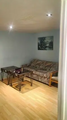 McMaster Accommodations - Lobi