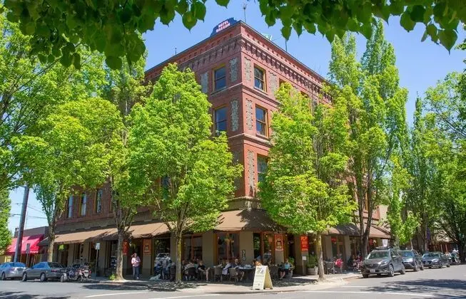 McMenamins Hotel Oregon