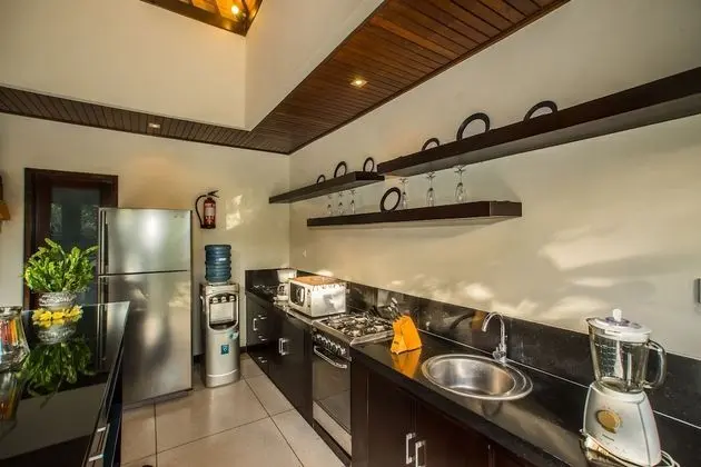 MD Villa Seminyak by Best Deals Asia Hospitality - Mutfak