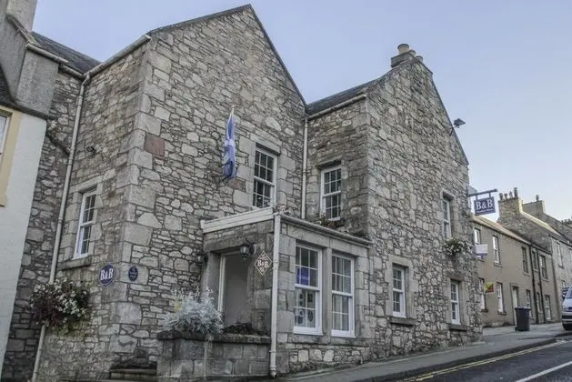 Meadhon House
