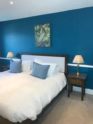Meadhon House - Öne Çıkan Resim
