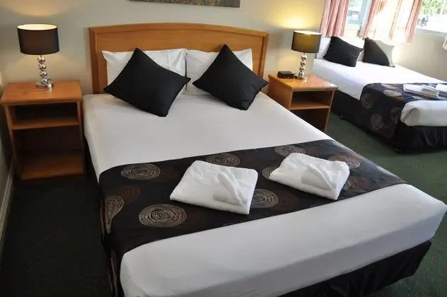 MEADOWBROOK HOTEL BRISBANE