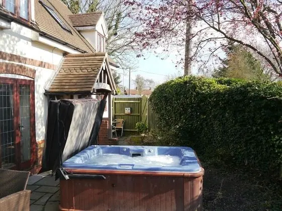 Measure Cottage - Sleeps up to 4 - Henley in Arden - HOT TUB - Havuz