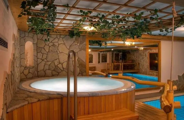 Villa Medici Hotel Restaurant - Havuz
