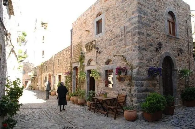 Medieval Castle Suites Traditional