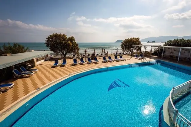 Mediterranean Beach - Öne Çıkan Resim
