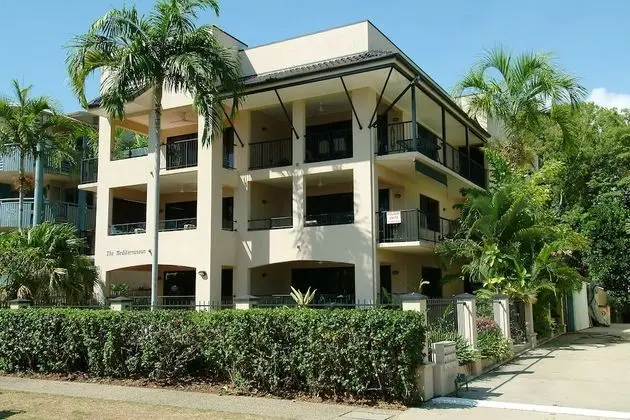 The Mediterranean Beachfront Apartments - Dış Mekan
