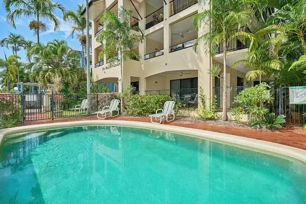 The Mediterranean Beachfront Groundfloor Apartment - Havuz