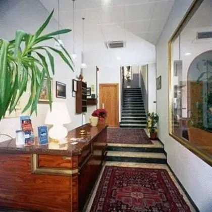 Hotel Mediterranée - Lobi