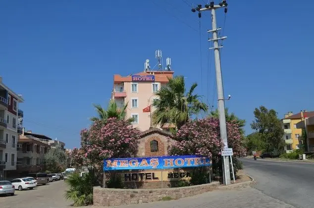 Megas Hotel - Dış Mekan