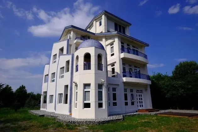 Meihua Lake Corner B&B